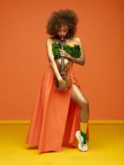 YILIAN CA&Ntilde;IZARES lanza nuevo single "Vamos a Florecer"