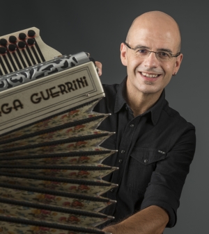 El m&uacute;sico Agus Barandiaran, fundador de Korrontzi Folk, imparte un taller en el C&iacute;rculo de Bellas Artes de Madrid