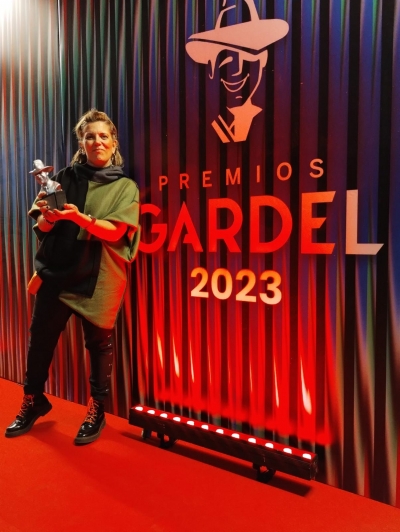 Vivi Pozzeb&oacute;n, ganadora del prestigioso &lsquo;Premio Gardel a la M&uacute;sica&rsquo; por su trabajo  &lsquo;Tamboreras por el Mundo&rsquo;